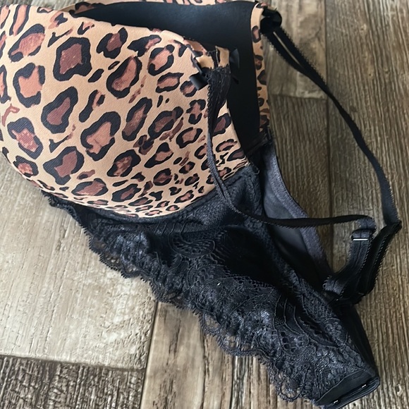 Modern Movement Leopard Print, 36D - Picture 7 of 11